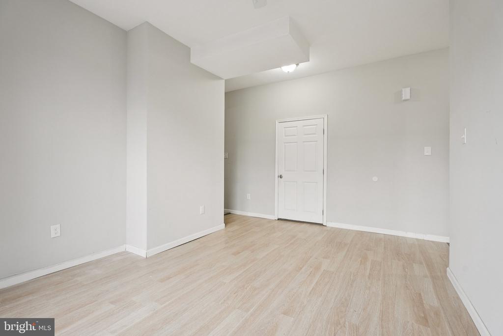 1009 W MAIN STREET