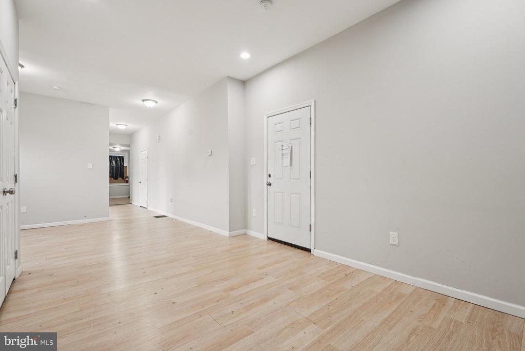 1009 W MAIN STREET
