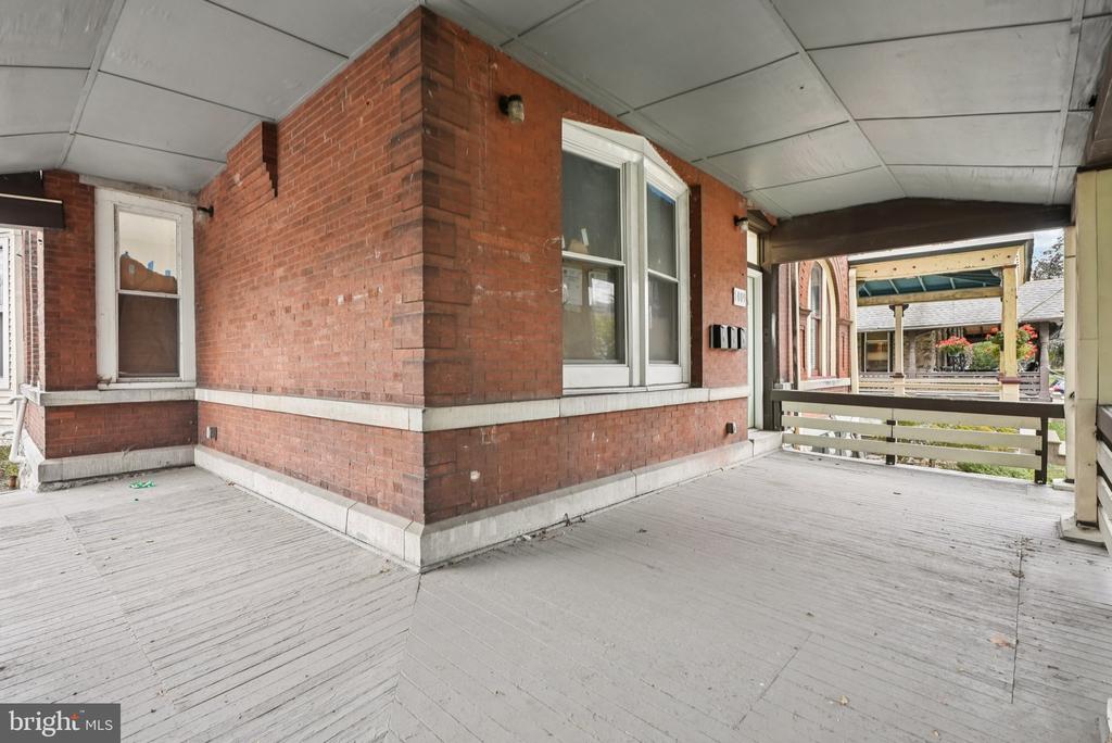 1009 W MAIN STREET