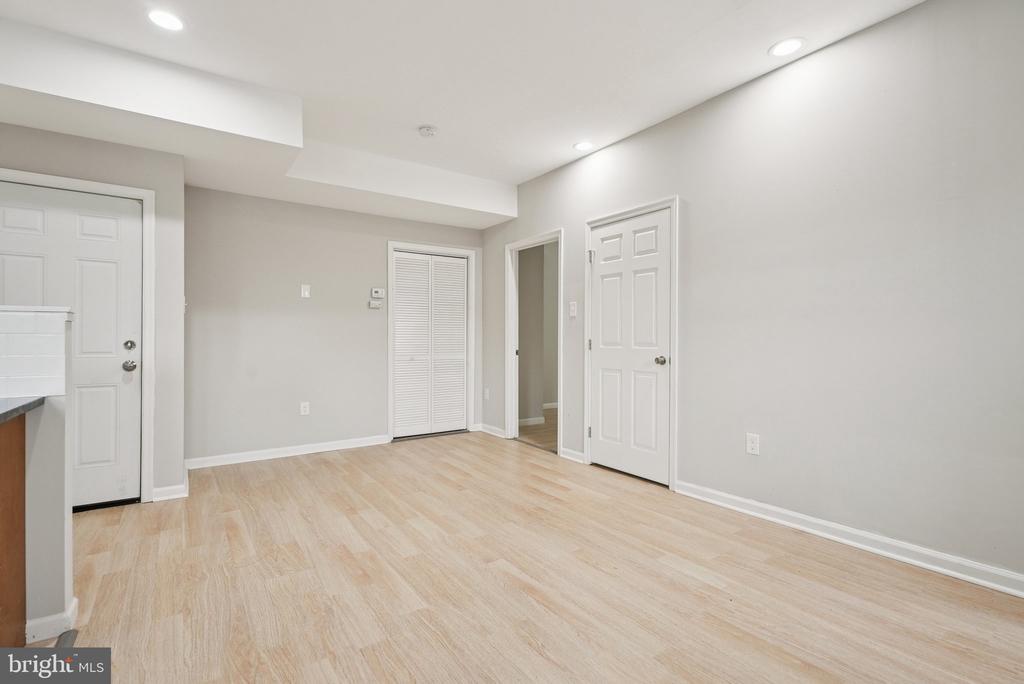 1009 W MAIN STREET