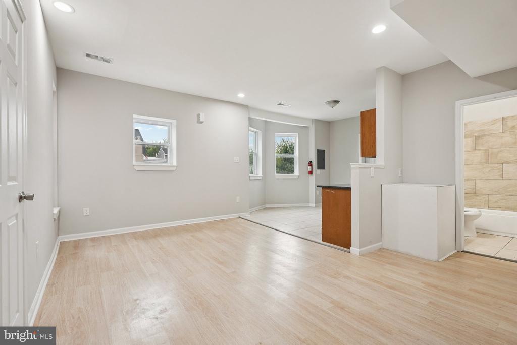 1009 W MAIN STREET