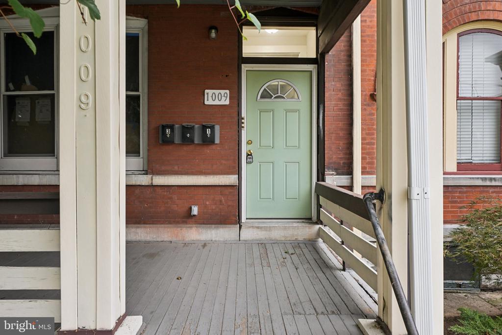 1009 W MAIN STREET
