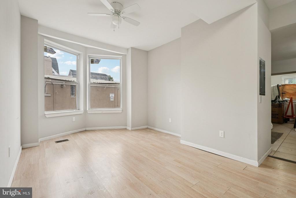 1009 W MAIN STREET