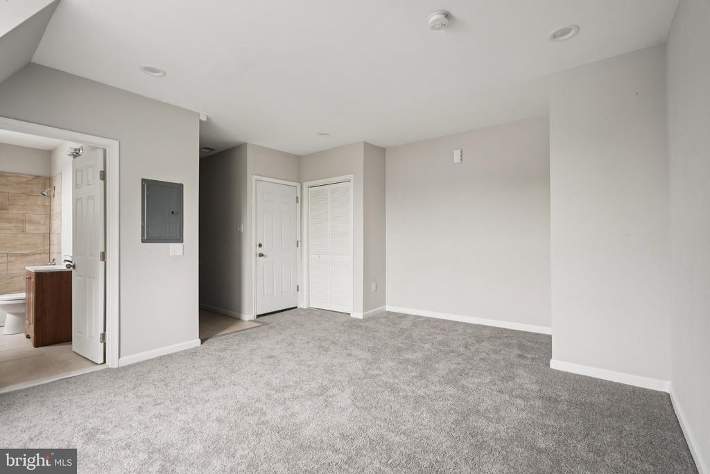 1009 W MAIN STREET