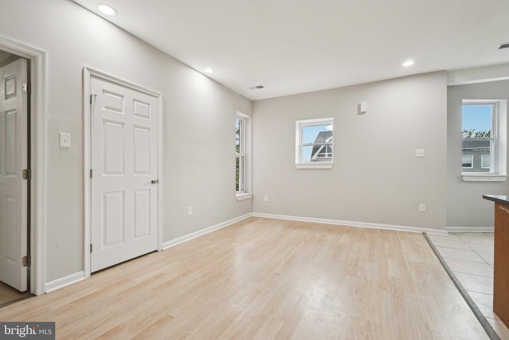 1009 W MAIN STREET