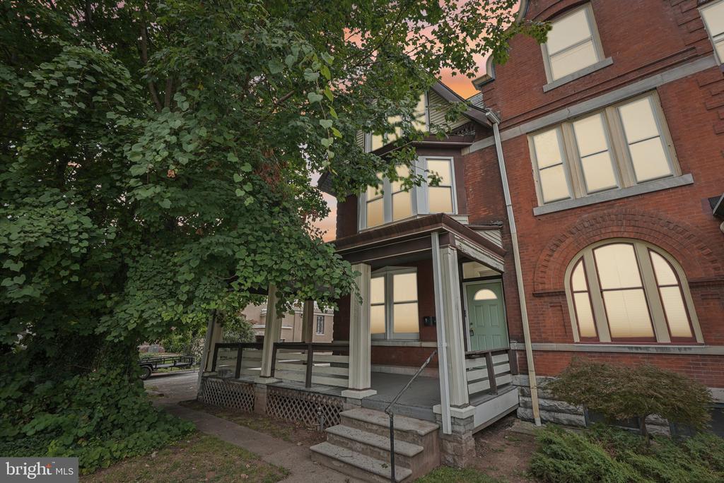 1009 W MAIN STREET