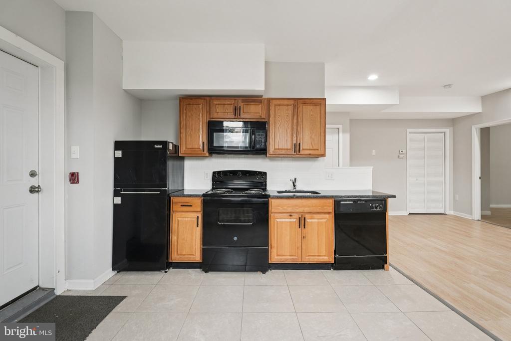 1009 W MAIN STREET