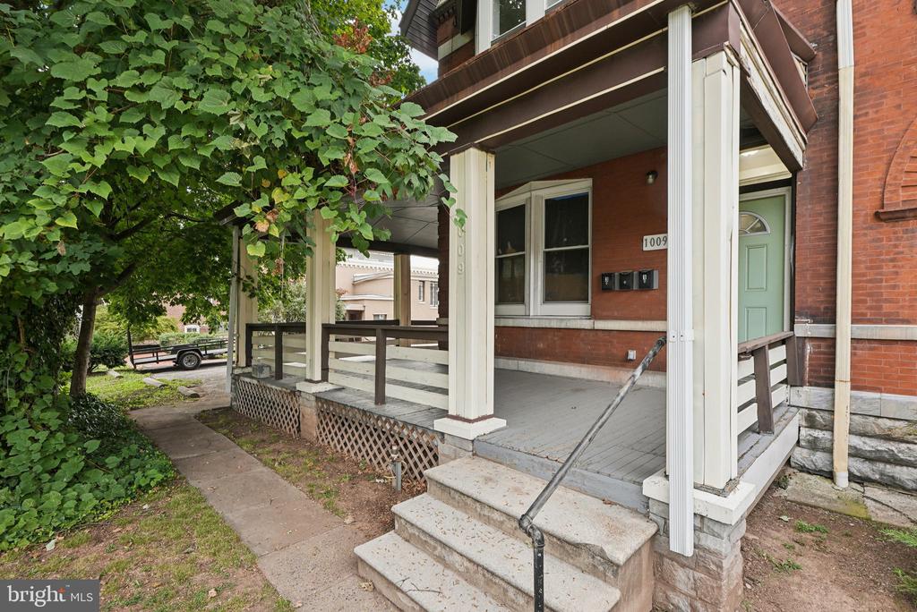 1009 W MAIN STREET