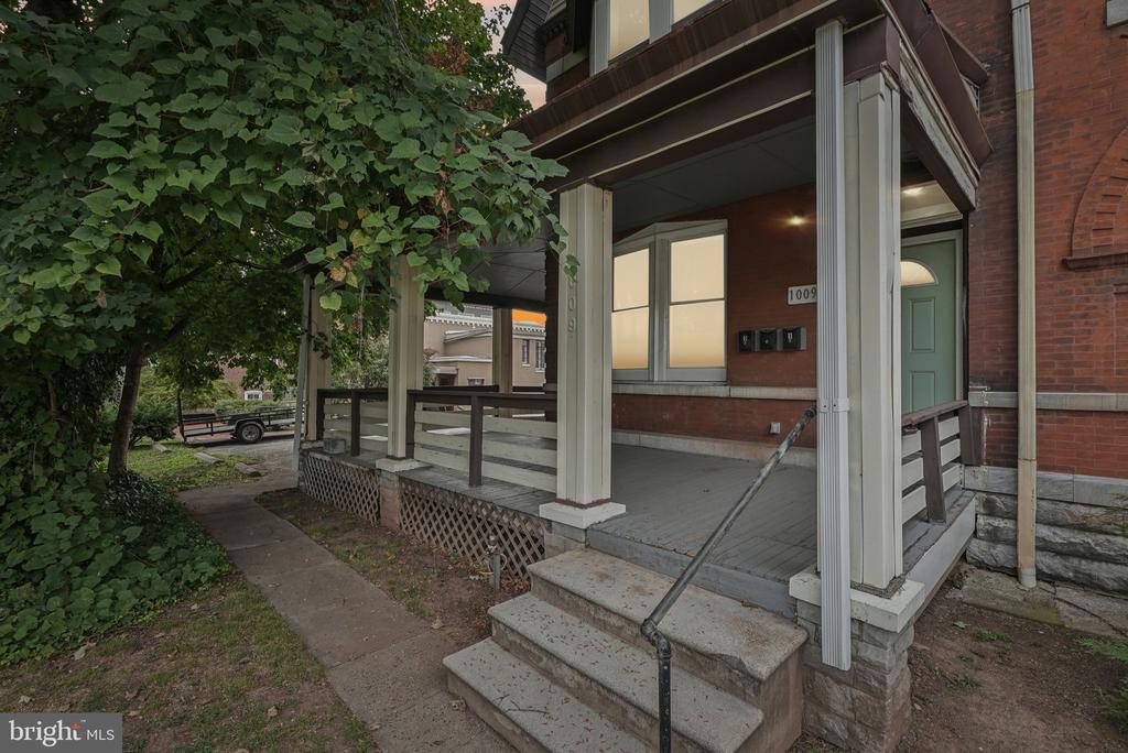 1009 W MAIN STREET