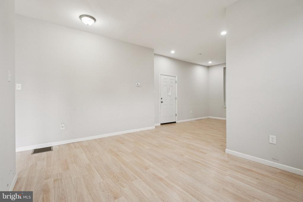 1009 W MAIN STREET
