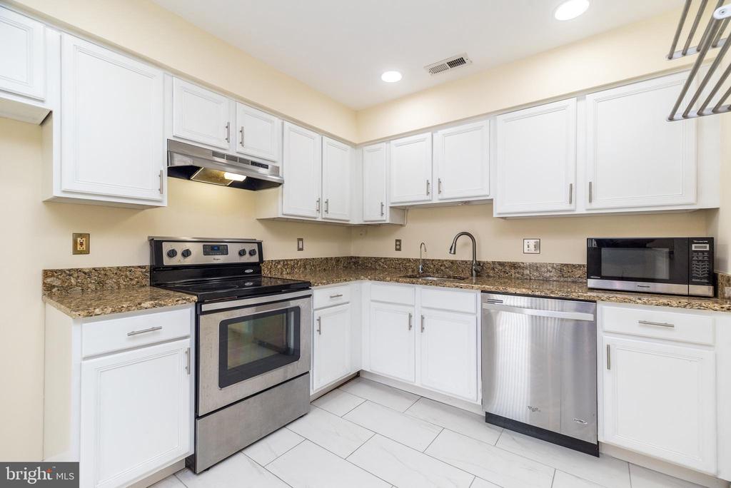 901 BARBARAS COURT