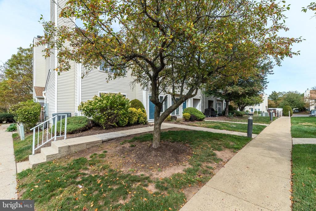 901 BARBARAS COURT