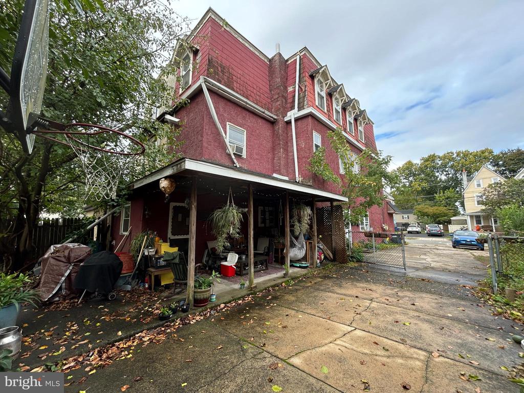 238 PLYMOUTH AVENUE