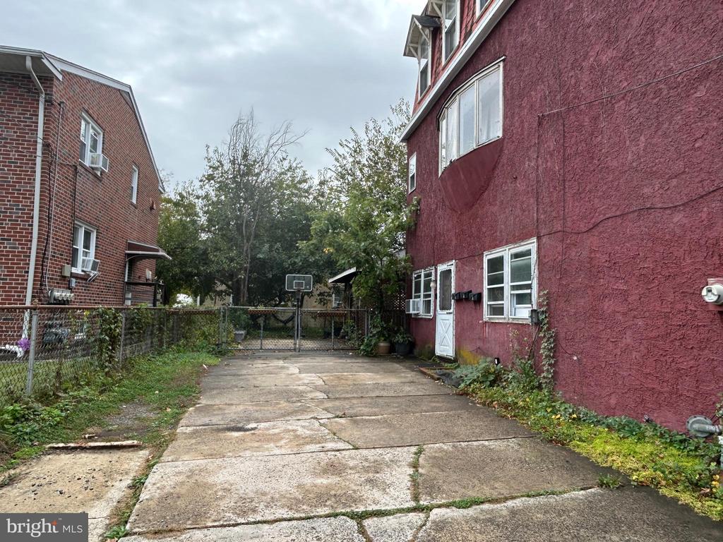 238 PLYMOUTH AVENUE