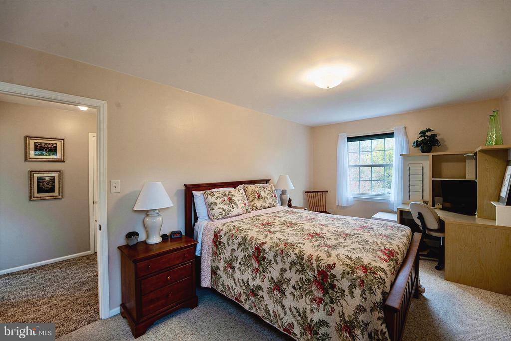1036 EDGEWOOD DRIVE