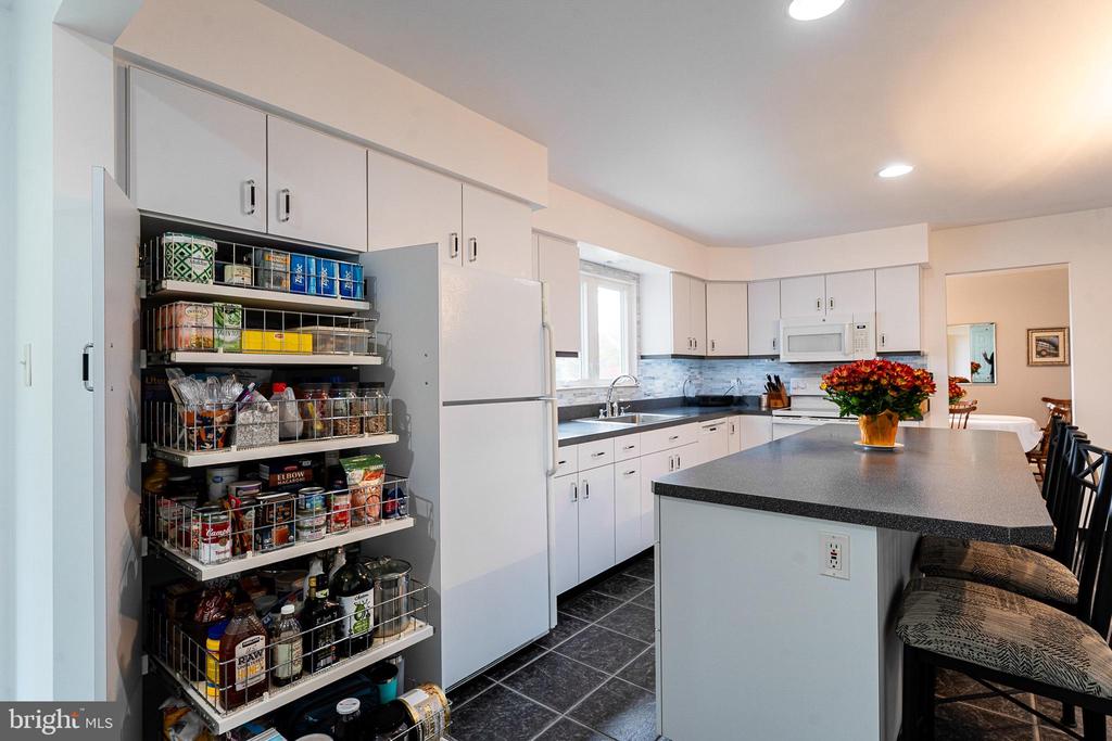 1036 EDGEWOOD DRIVE