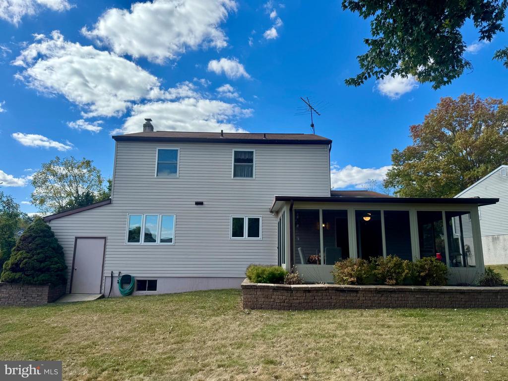 1036 EDGEWOOD DRIVE