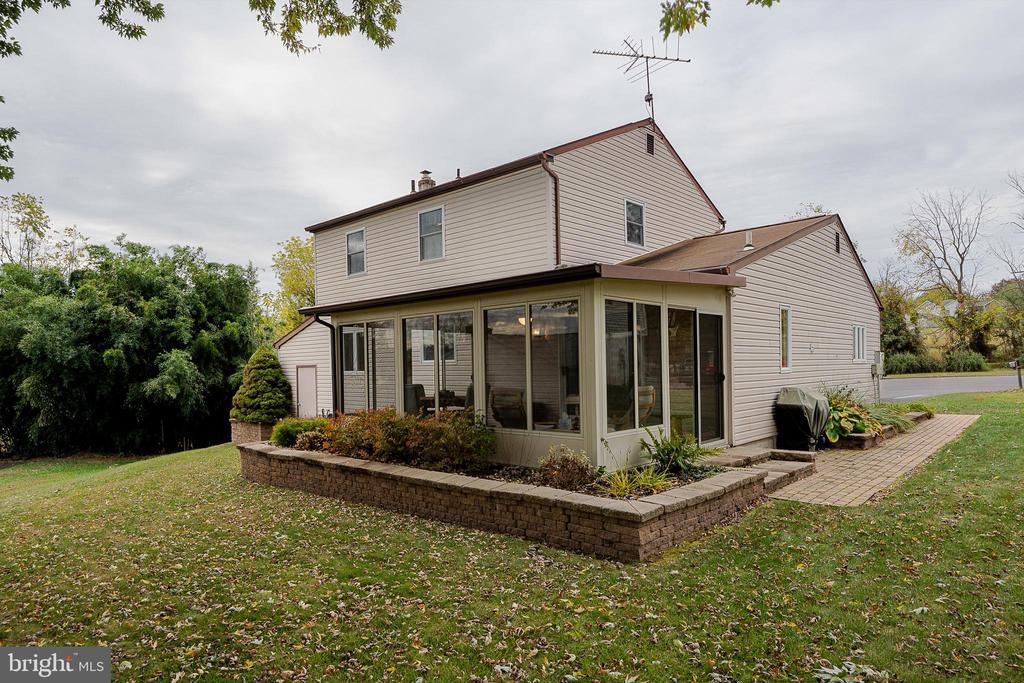 1036 EDGEWOOD DRIVE
