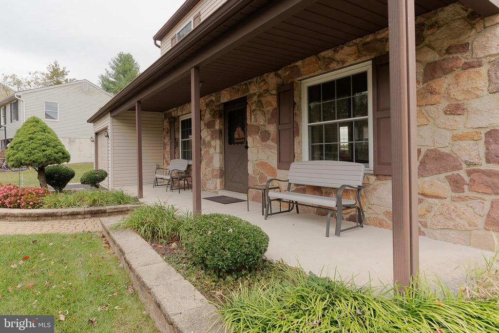 1036 EDGEWOOD DRIVE