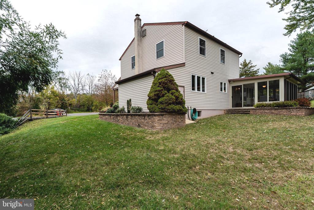 1036 EDGEWOOD DRIVE