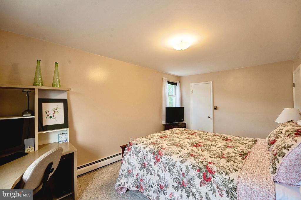 1036 EDGEWOOD DRIVE