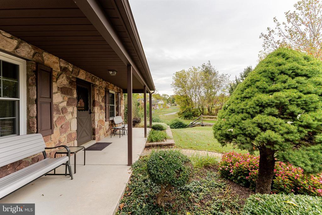 1036 EDGEWOOD DRIVE