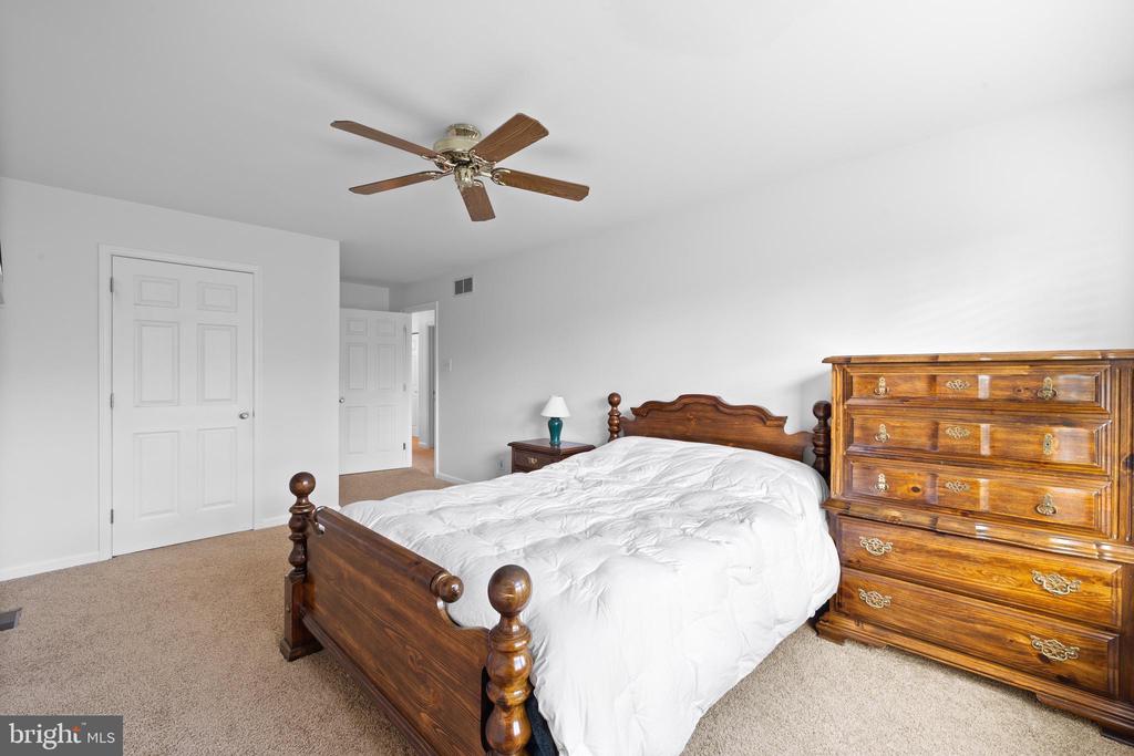 592 BLACKMOOR COURT