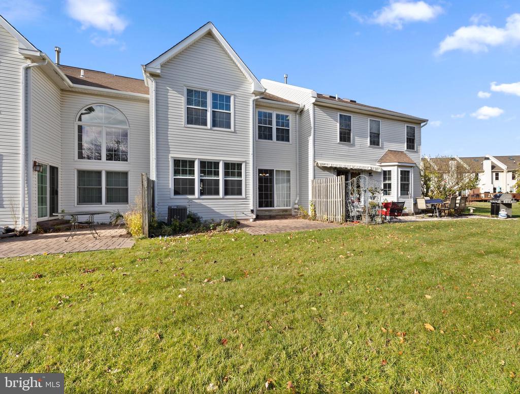 592 BLACKMOOR COURT