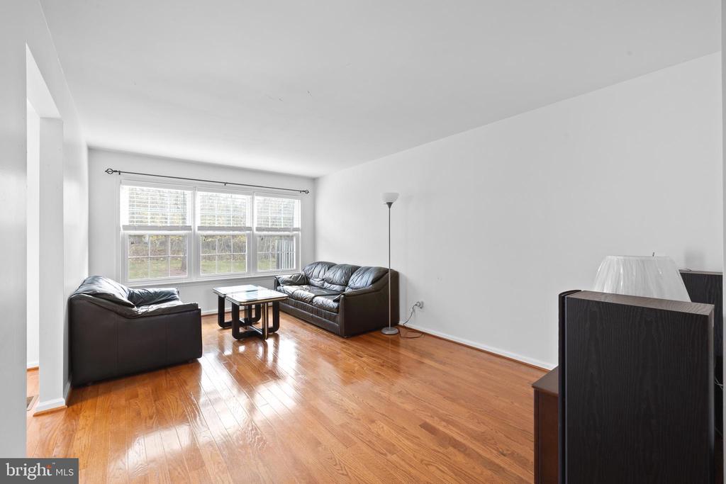 592 BLACKMOOR COURT