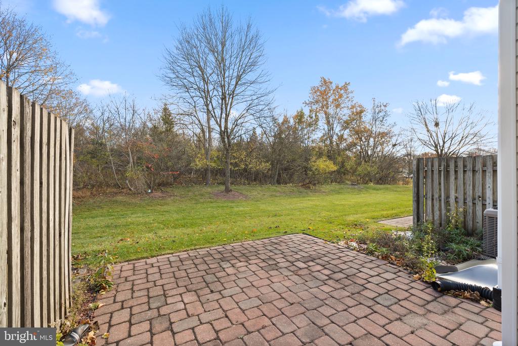 592 BLACKMOOR COURT