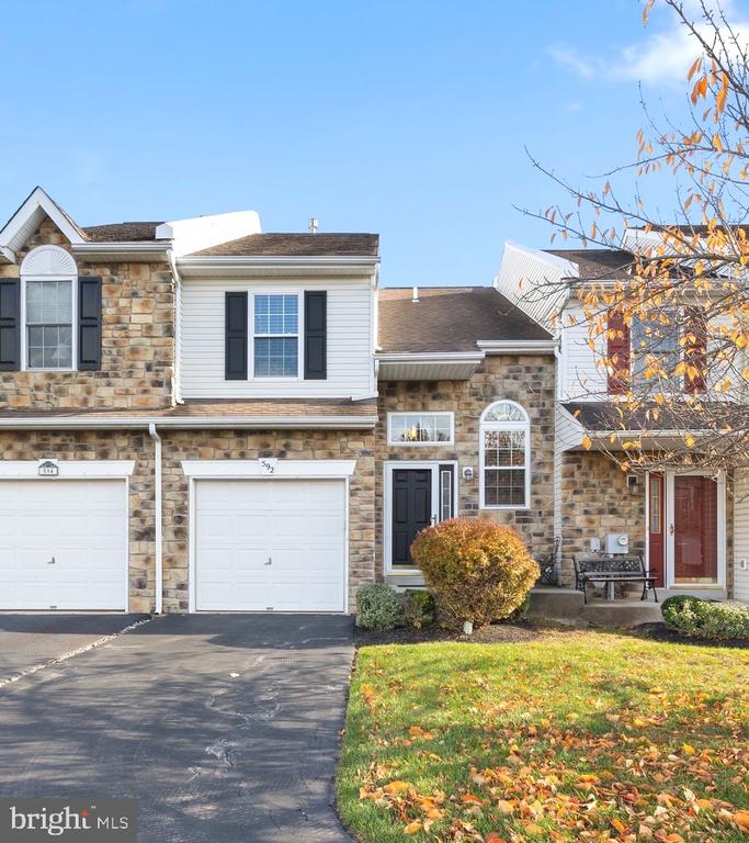 592 BLACKMOOR COURT