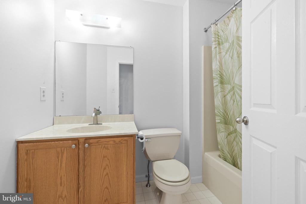 592 BLACKMOOR COURT