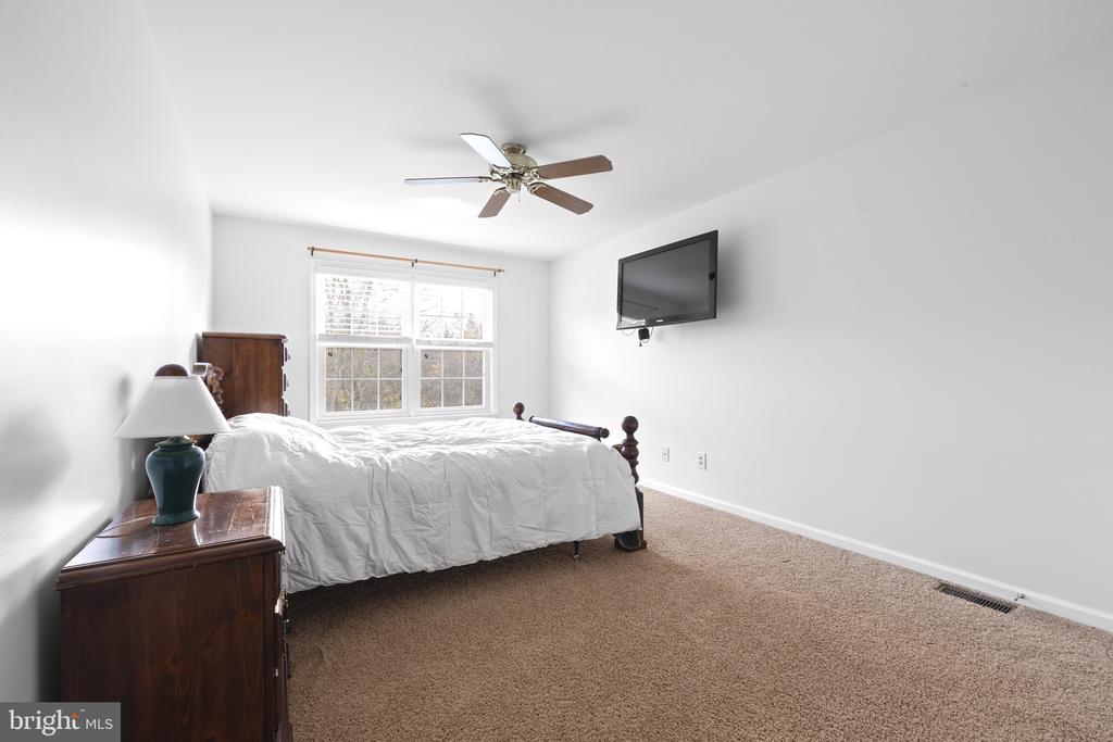 592 BLACKMOOR COURT