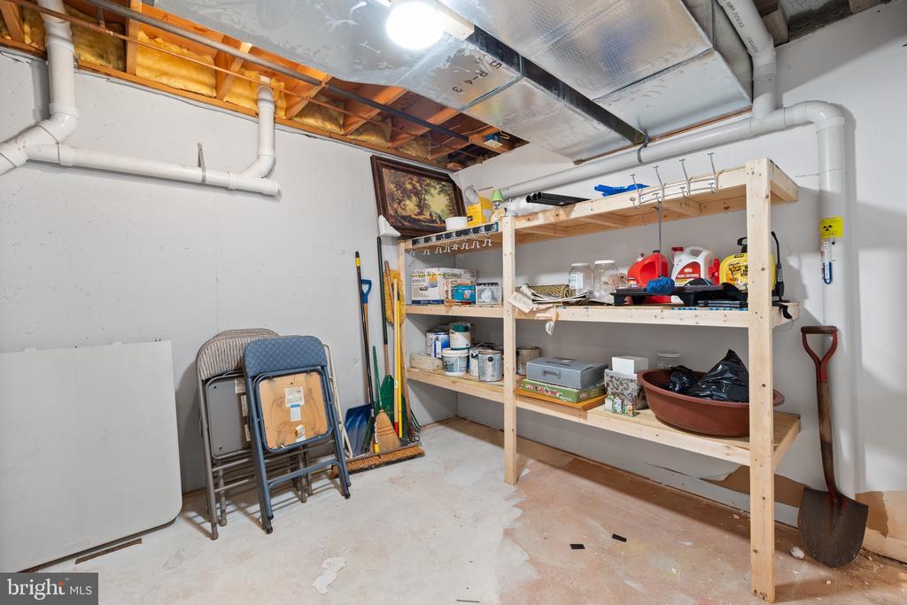 592 BLACKMOOR COURT