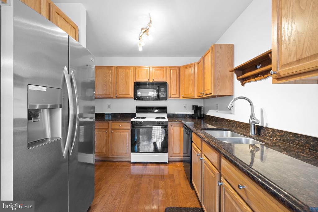 592 BLACKMOOR COURT