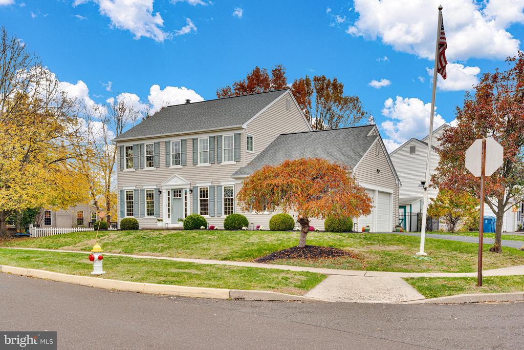512 LAMPLIGHTER WAY