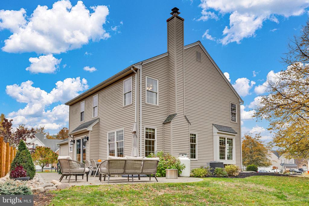 512 LAMPLIGHTER WAY