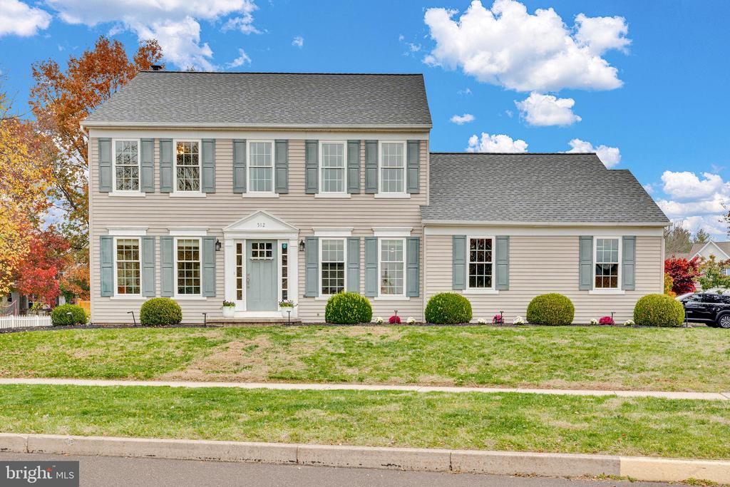 512 LAMPLIGHTER WAY