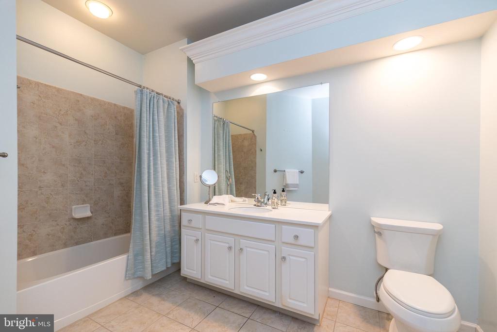 4103 LILAC COURT