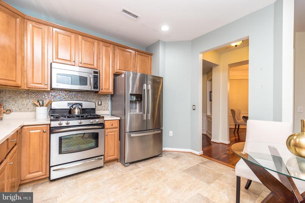 4103 LILAC COURT