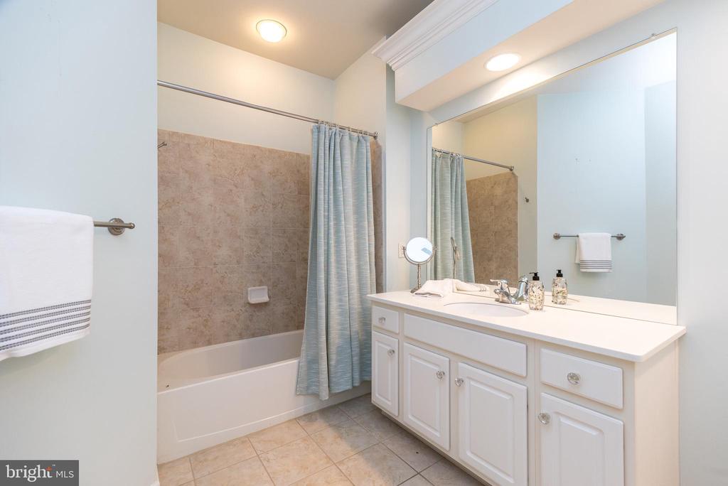 4103 LILAC COURT