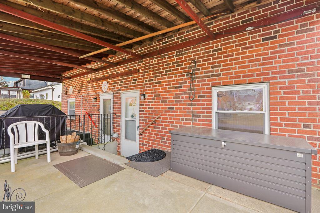 21 JONES AVE