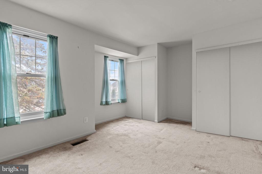 18 YORKTOWN COURT