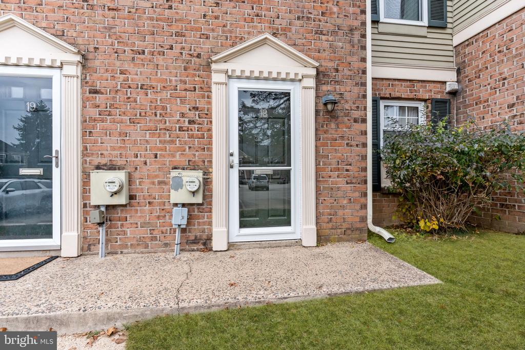 18 YORKTOWN COURT