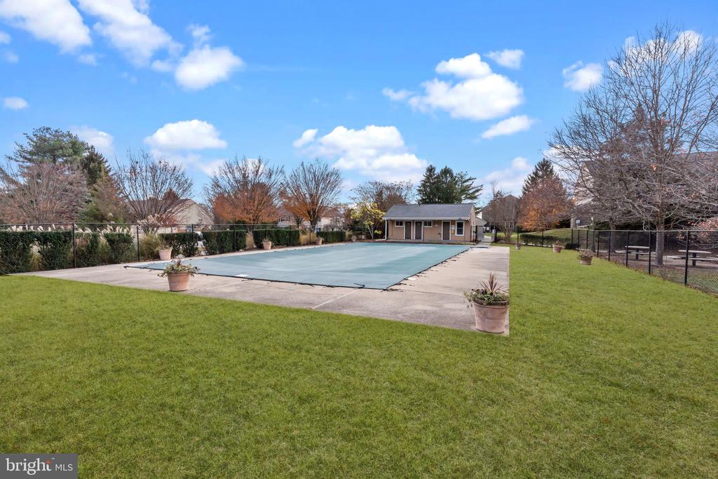 18 YORKTOWN COURT