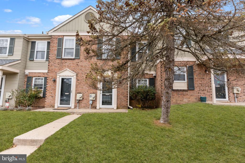 18 YORKTOWN COURT