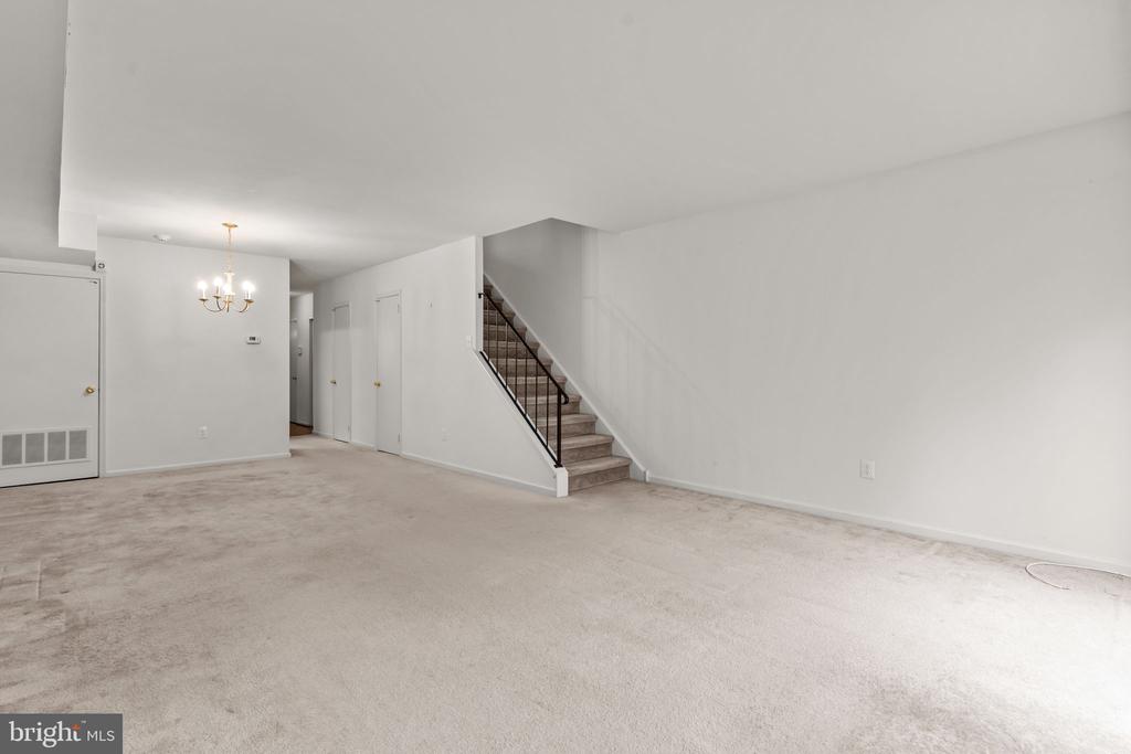 18 YORKTOWN COURT