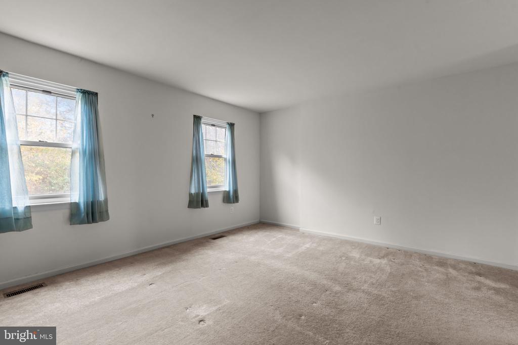 18 YORKTOWN COURT