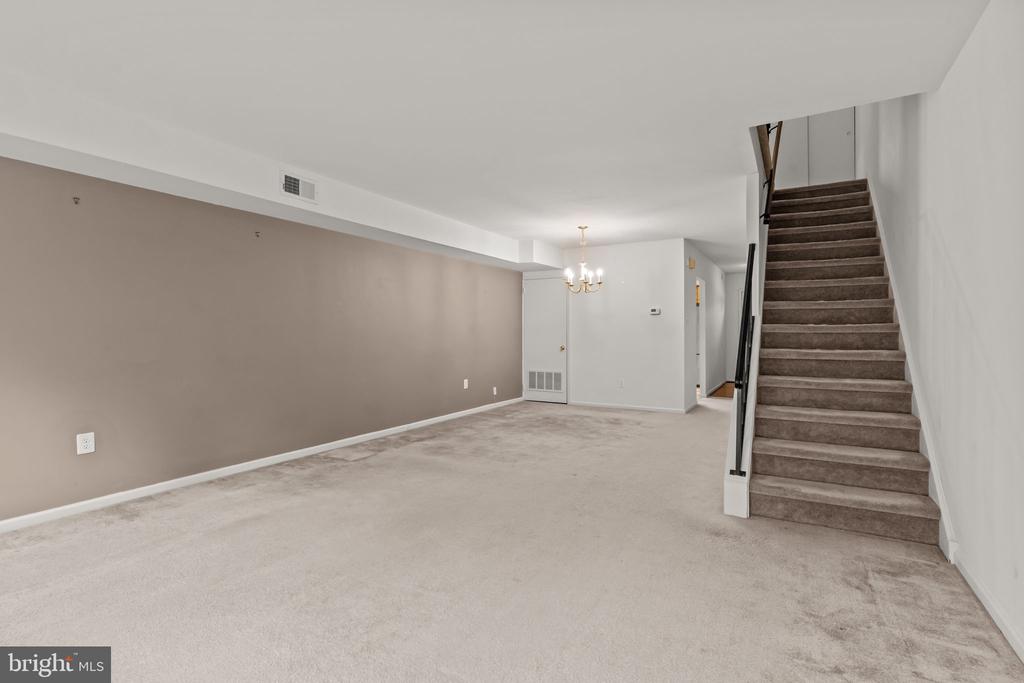 18 YORKTOWN COURT