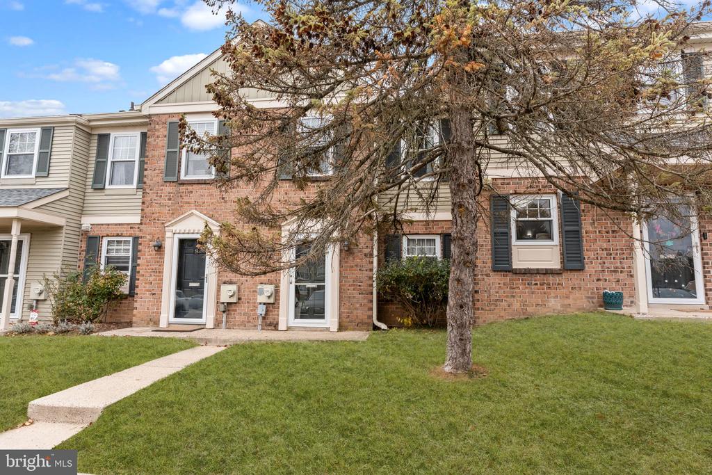 18 YORKTOWN COURT